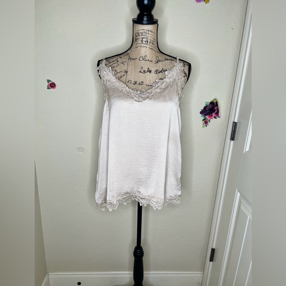 NTM: Entro Adjustable Spaghetti Straps Cream Lace Trim Camisole Size Medium - Picture 2 of 11